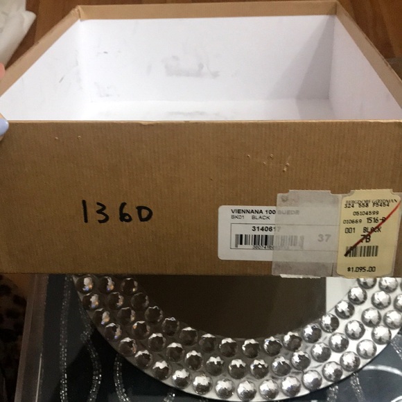 Christian Louboutin shoe box - Picture 4 of 4